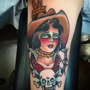 Cowgirl on a noose with some barbed wire action. Clean and solid tattooing by Paul Nycz. #PaulNycz #traditional #neotraditionaltattoo #coloredtattoo #noose #cowgirl #skull #barbedwire
