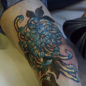 Chrysanthemum Tattoo by Jim Gray #NeoTraditional #NoeTraditionalTattoos #NeoTraditionalArtists #JimGray