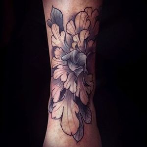 Beautiful flow on this peony tattoo done by Alexander Masom. #alexandermasom #peony #blackandgrey #flowertattoo #floral
