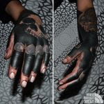 Blackwork Hand Tattoo by 3Kreuze #blackwork #blackworkhand #blackworkhandtattoo #blackworktattoos #blackworkartists #hand #handtattoos #3Kreuze