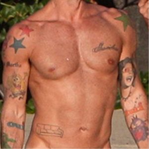 Marc Jacobs' couch tattoo in all of it's glory. #MarcJacobs #couch #funnytattoos #tattooedcelebrity #tattooedceleb