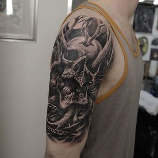 Tatuaje de calavera por Edgar Ivanov