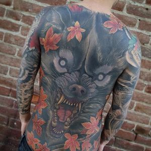 GROWL! Wolf with some fall foliage! By Jeff Gogue (via IG—gogueart) #jeffgogue #painterlystyle #backpiece #largescale #wolf
