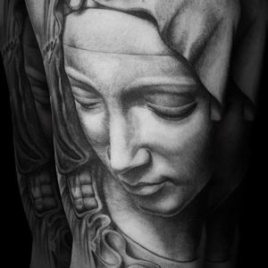 Like a homage to the classic art masters who carved in marble for detail. Tattoo by Steve Toth. #SteveToth #BritishTattooer #blackandgrey #realism #hyperrealism #MonumentalInk #classic #marblestatue