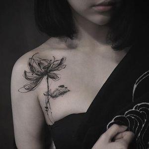 A lovely little lotus via Nadi (IG—tattooer_nadi). #abstract #blackwork #freeform #illustrative #lotus #Nadi
