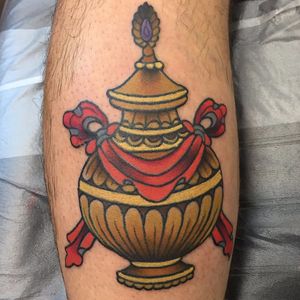 Urn Tattoo by Robbie Kass #urn #commemorativettattoo #traditional #RobbieKass #urntattoo
