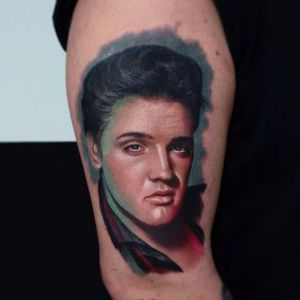 Insane looking portrait tattoo of The King , Elvis Presley by Karol Rybakowski #portrait #TheKing #ElvisPresley #KarolRybakowski