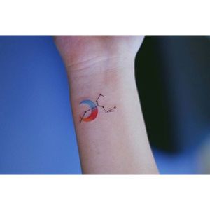 Constellation + moon tattoo by Seoeon. #Seoeon #southkorean #korea #korean #subtle #moon #constellation #micro #gradient