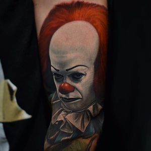 A very hungry looking Pennywise from the serialized television adaptation of Stephen King's It by Nikko Hurtado (IG—nikkohurtado). #color #It #NikkoHurtado #Pennywise #portraiture #realism #horror