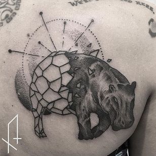 Hippo Tattoo por Gioele Cassarino #blackwork #blackworktattoo #contemporaryblackwork #contemporarytattoos #modernblackwork #blackink #GioeleCassarino