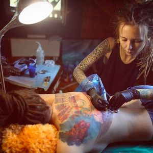 Nika Samarina doing some work on a back tattoo. #nikasamarina #coloredtattoo #surrealtattoo #organic