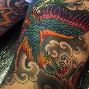 Tatuaje de pájaro japonés por Daryl Williams #traditional #traditionaltattoos #americantraditional #oldschool #traditionalartist #DarylWilliams