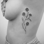 Flower tattoo by Natalia Holub #NataliaHolub #handpoke #linework #minimalistic #flower #daisy