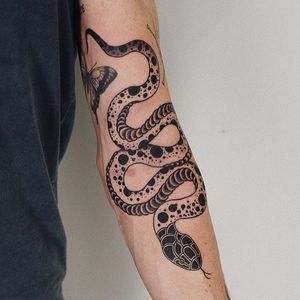 Polka dot snake by Antoine Larrey #AntoineLarrey #blackwork #blackandgrey #snake #dotwork #scales #tattoooftheday
