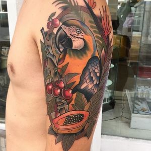 Fancy and sassy parrot, by Roger Mares (via IG—mares_tattooist) #RogerMares #Animals #Neotraditional #Color