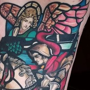 A closeup of Saint George in Mariusz Romanowicz's pice (IG—mariusz_r_tattoos). #Christian #MariuszRomanowicz #SaintGeorgeandtheDragon #stainedglass