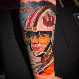 Rad looking portrait tattoo of Luke Skywalker as an X-Wing pilot. Tattoo by Gary Parisi. #GaryParisi #starwars #theforce #painterlystyle  #LukeSkywalker #JEDI