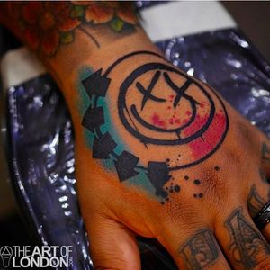 Rad Blink-182 hand tattoo done by London Reese. #LondonReese #blink182 #handtattoo #coloredtattoo #theartoflondon