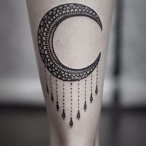 Charming moon tattoo by El Bernardes #moontattoo #ElBernardes #moon #linework #dotwork #bw