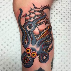 Giant octopus grabbing a ship! Insane tattoo by Andrew Mcleod. #AndrewMcleod #traditionaltattoo #octopus #traditional
