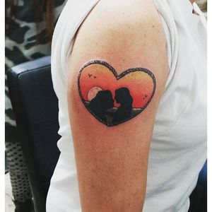 Silhouette mother and daughter tattoo by Paloma Palomba. #mom #momtattoo #momtattooidea #tattooideaformoms