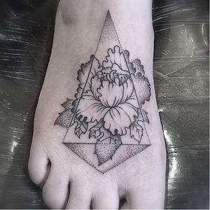 Dotwork flower tattoo by Glenn Cuzen #GlennCuzen #geometric #flower #dotwork (Photo from Glenn's Instagram)