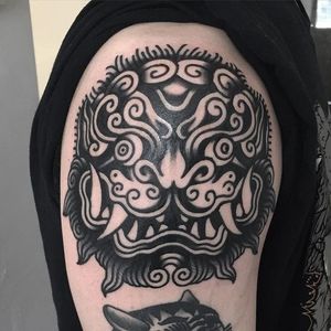 Foo Dog tattoo by Will Geary #traditional #traditionaltattoo #blackwork #blackworktattoo #boldtattoos #blackworkfoodogtattoo #foodogtattoo #foodog #WillGeary