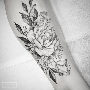 #LeoMarsiglia #brasil #brazil #brazilianartist #tatuadoresdobrasil #blackwork #fineline #pontilhismo #dotwork #flor #flower #folha #leaf #botanica #botanical