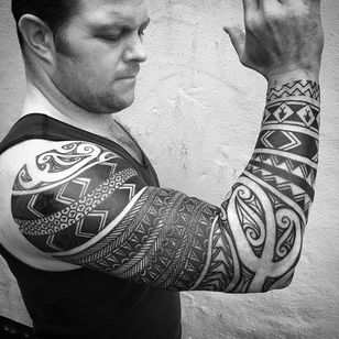 Tatuaje tribal de Neil Bass