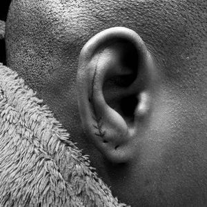 Cool design! Handpoked ear lobe tattoo via Instagram @z.gzoo #earlobe #earlobetattoo #minimalistic #handpoked #stickandpoke #minimalism