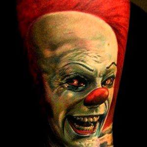 Killer detailed piece found on Pinterest by unknown artist #Pennywise #IT #StephenKing #clown #reboot  #TimCurry #horror #realism