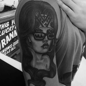 Love how this lady head by Chuco Moreno (IG—chucomoreno95237) is sporting her shades. #blackandgrey #Chicano #ChucoMoreno #finelined #ladyhead #oldschool  #soft