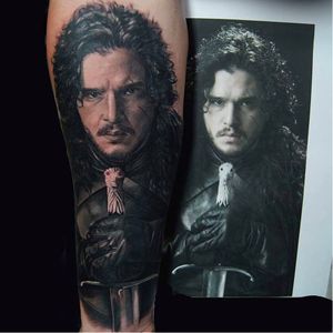 Jon Snow looks very dapper. Amazing work !! Thanks to Ricky Patterson for sharing this! #gameofthrones #jonsnow #forearmtattoos #portrait