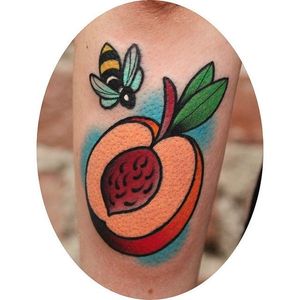 Peach tattoo by Inne Aasne Gronnero. #peach #fruit