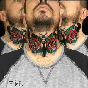Tatuagem feita pela Thaís Leite. #tradicional #oldschool #tradicionalamericano #borboleta #butterfly #rosas #roses #ThaísLeite #tatuadorasdobrasil