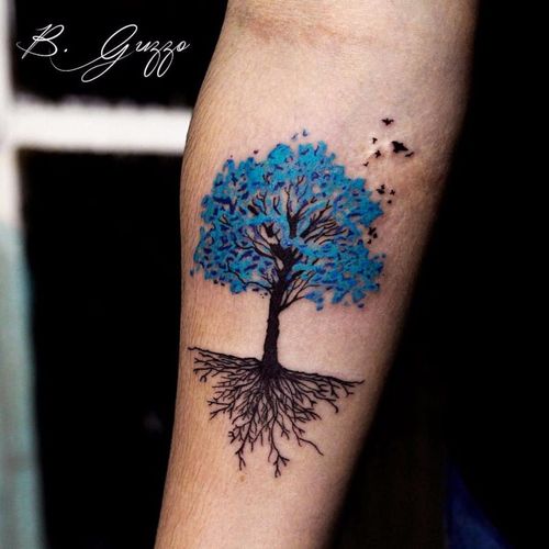 Árvore por Bruna Guzzo!  #BrunaGuzzo #tatuadorasbrasileiras #tattoobr #tatuadorasdobrasil #tattoodobr #tree #árvore