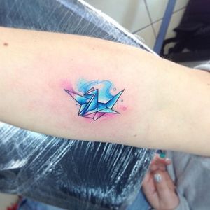 Origami Tattoo by Adrian Bascur. Watercolor tattoos by Adrian Bascur can be so cute and creative. #Watercolor #WatercolorTattoos #WatercolorArtists #BoldWatercolor #BestWatercolor #ModernTattoos #ContemporaryTattoos #AdrianBascur #Origami  #Origamitattoo