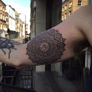 Tattoo by Aaron Anthony #geometric #geometrictattoo #geometrictattoos #linework #lineworktattoo #patternwork #patterntattoo #linetattoo #blackwork #blackink #AaronAnthony