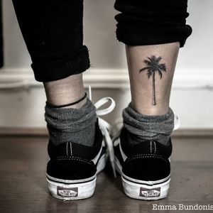 Palm tree tattoo by Emma Bundonis #EmmaBundonis #blackandgrey #realistic #palmtree #palmtreetattoo
