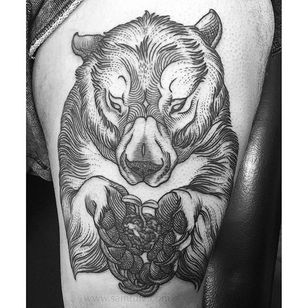 Tatuaje de oso grizzly por Sam Rulz
