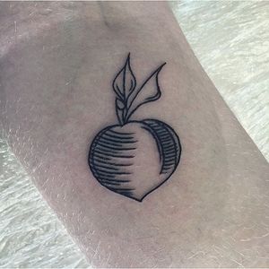 Peach tattoo by Holly Susuki. #peach #fruit #linework