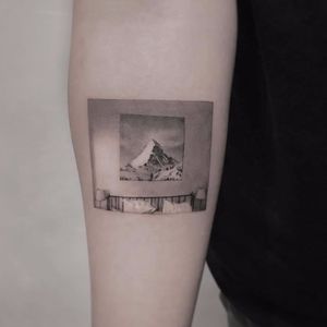 Calm bedroom scene by Cold Gray #ColdGray #blackandgrey #dotwork #realism #realistic #hyperrealism #mountain #picture #photorealistic #lamp #bedroom #photograph #landscape #snow #tattoooftheday