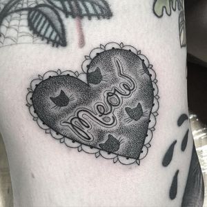 Meow tattoo by Amy Victoria Savage #AmyVictoriaSavage #dotwork #animal #cat #meow #heart