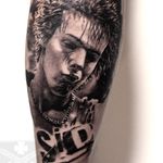 A black and grey portrait of Sid Vicious by Dmitriy Urban (IG—dmitriy_urban). #blackandgrey #DmitriyUrban #portraiture #realism #SexPistols #SidandNancy #SidVicious