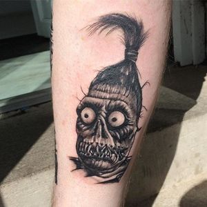 Shrunken Head by Jack Gower (via IG-j.g.tattooist )#beetlejuice #nevertrusttheliving #timburton #blackandgrey #shrunkenhead #ghosts #JackGower