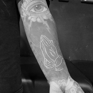 White Ink Praying Hands Tattoo by Mome Alvarado #prayinghands #whiteinkprayinghands #whiteink #whiteinktattoo #whiteinkdesign #whiteinktattoos #blackedouttattoos #blacktattoos #blackedoutsleeve #whitetattoos #blackink #MomeAlvarado