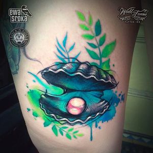 Pearl and Shell Watercolor Tattoo via @EwaSrokaTattoo #EwaSrokaTattoo #Rainbow #Bright #WatercolorTattoo #Pearl #Seashell #Poland #watercolor