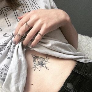 Tiny tattoo by Zelina Reissinger #ZelinaReissinger #linework #minimalistic #small #ornamental #blackwork #btattooing #blckwrk