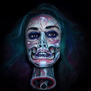 Severed Head by Emily Anderson (via IG-likecharity) #MUA #MakeupArtist #bodypaint #creepy #halloween #EmilyAnderson #severedhead