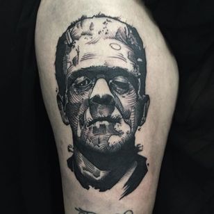 Tatuaje de Frankenstein por Phil Kaulen #frankenstein #blackwork #blackworktattoo #blackworkportrait #sketch #sketchtattoo #PhilKaulen